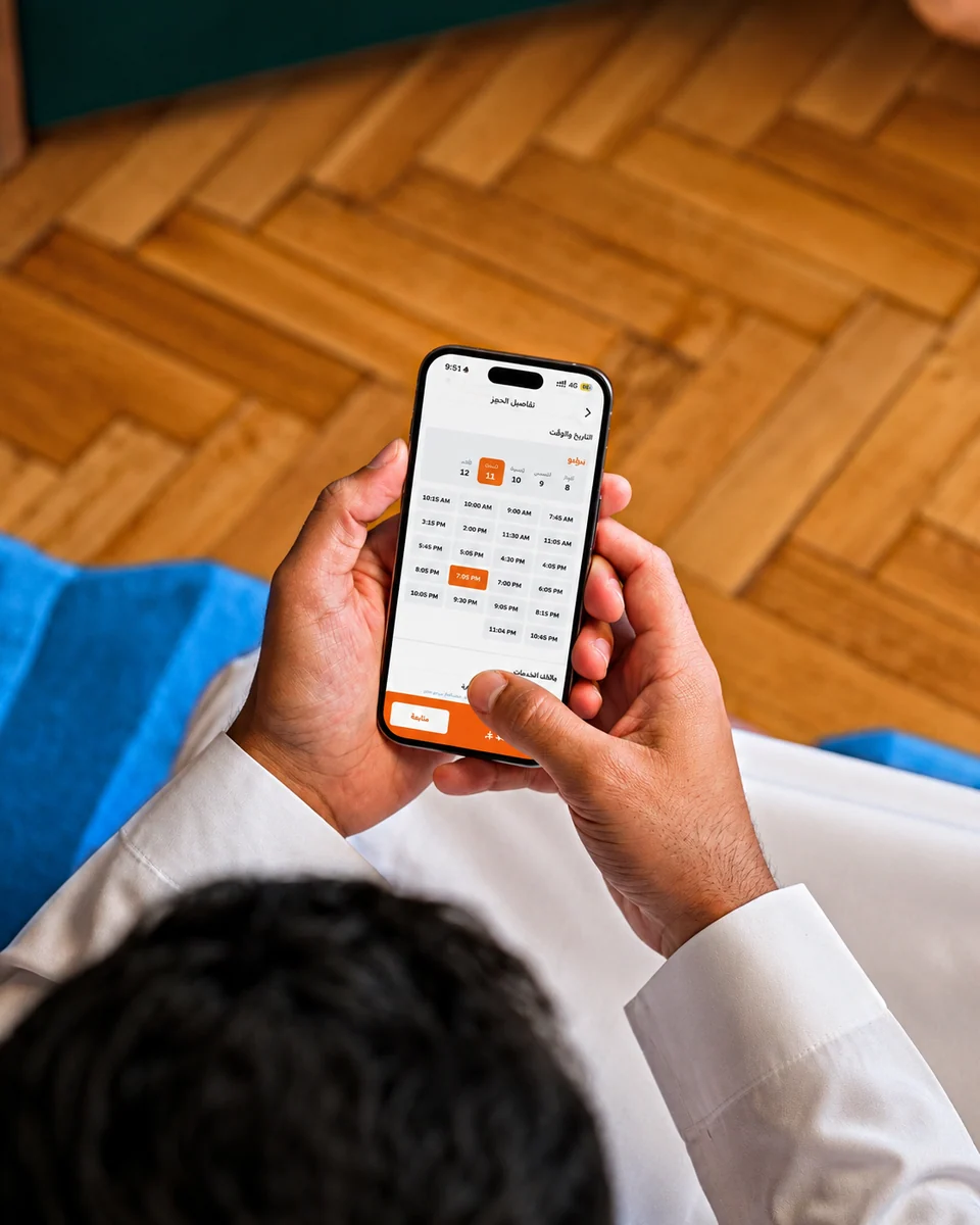 Booking mobile car care with Sweater